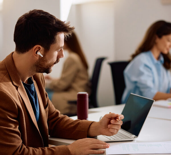 Główna 55 Praca hybrydowa 2026: Odkryj nowy wymiar elastyczności i…