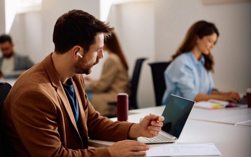 Główna 29 Praca hybrydowa 2026: Odkryj nowy wymiar elastyczności i efektywności