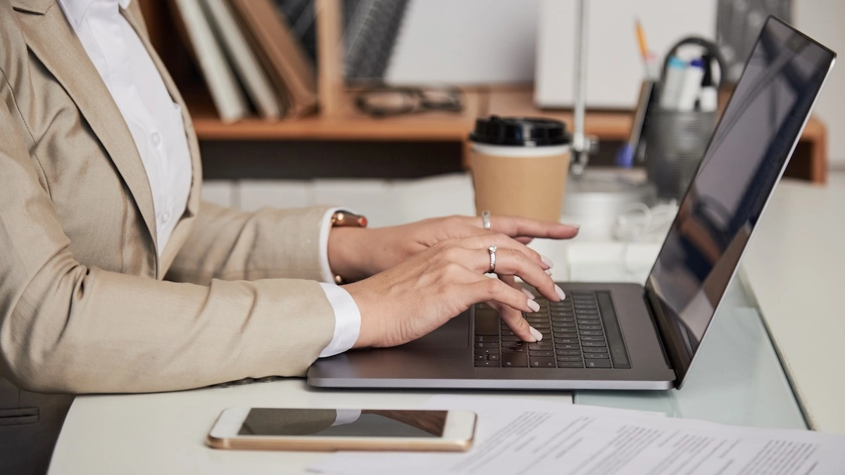 Poznaj funkcję odroczonych płatności w zakupach firmowych. 2