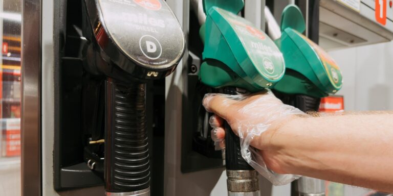 Nadciąga drożyzna na stacjach: diesel po 8 zł za litr? Eksperci biją na alarm!
