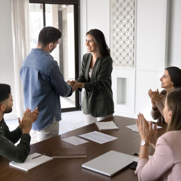 Jak efektywnie doceniać zesp&oacute;ł: Nowe spojrzenie na pochwały&hellip;