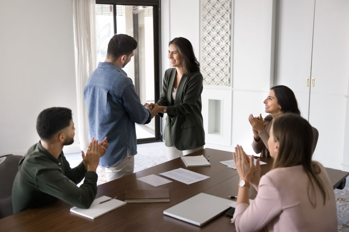 Jak efektywnie doceniać zesp&oacute;ł: Nowe spojrzenie na pochwały w pracy 3