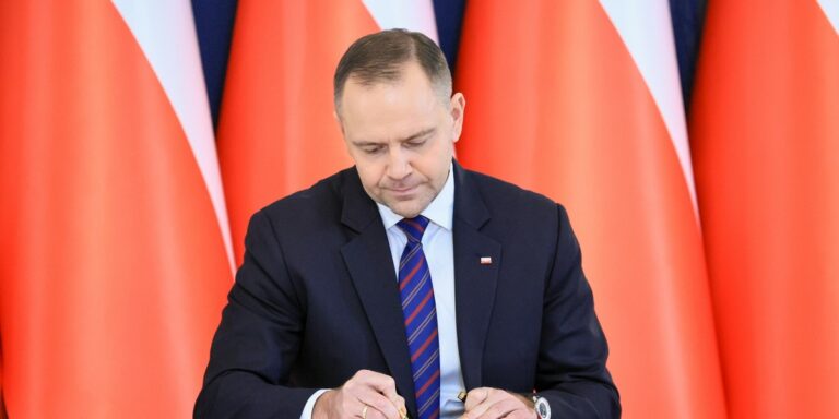 Nowe przepisy chroniące przed powodzią zyskują moc prawną po decyzji Prezydenta Karola Nawrockiego