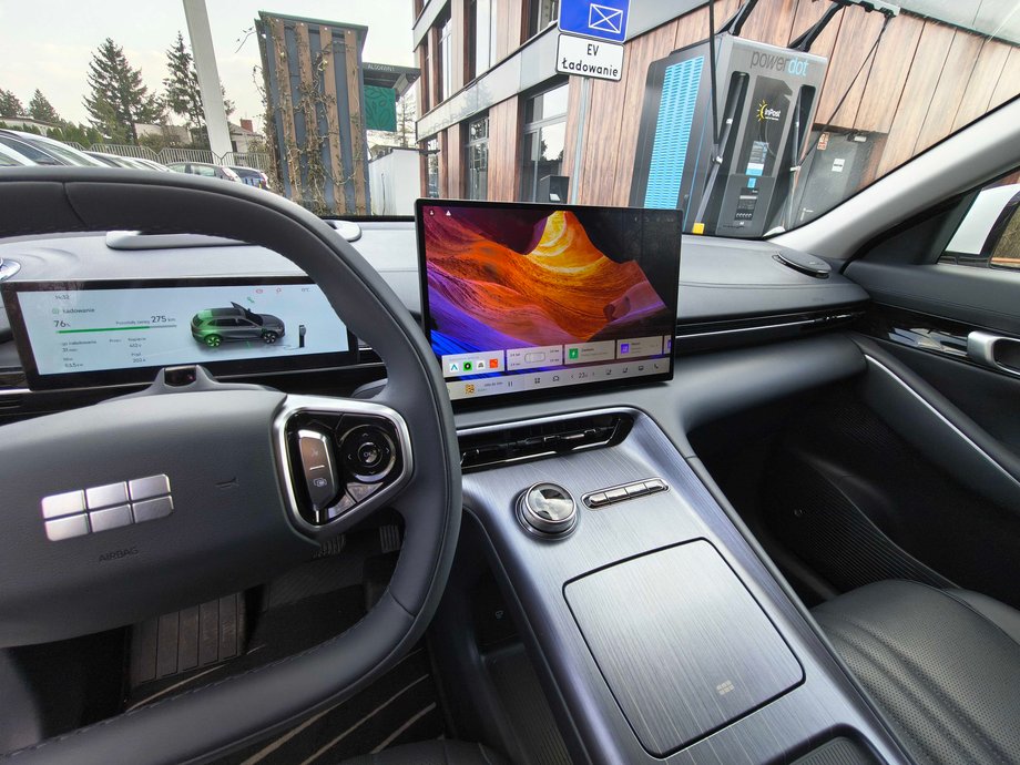 Odkryj Geely E5: Zobacz, jak wypada odświeżony chiński elektryk po zmianach 21 Multimedia w Geely E5 działały bardzo sprawnie