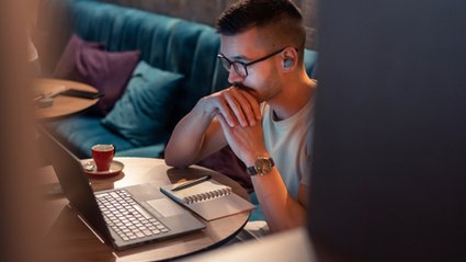 "Działają jak sekta". Modny spos&oacute;b na szybkie wzbogacenie się przy niewielkim wysiłku