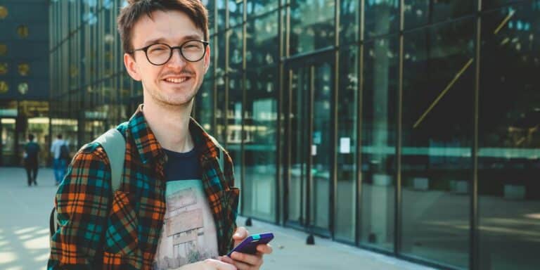 Smartfony rozbijają koncentrację młodych. Pokolenie Z pod lupą naukowców