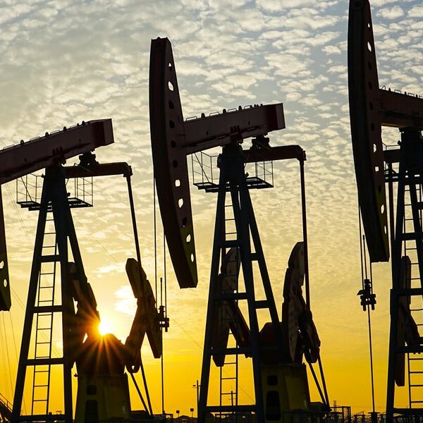 Ropa tanieje: Inwestorzy wyczekują porozumienia USA-Iran