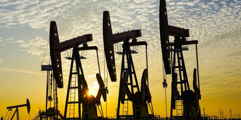 Ropa tanieje: Inwestorzy wyczekują porozumienia USA-Iran