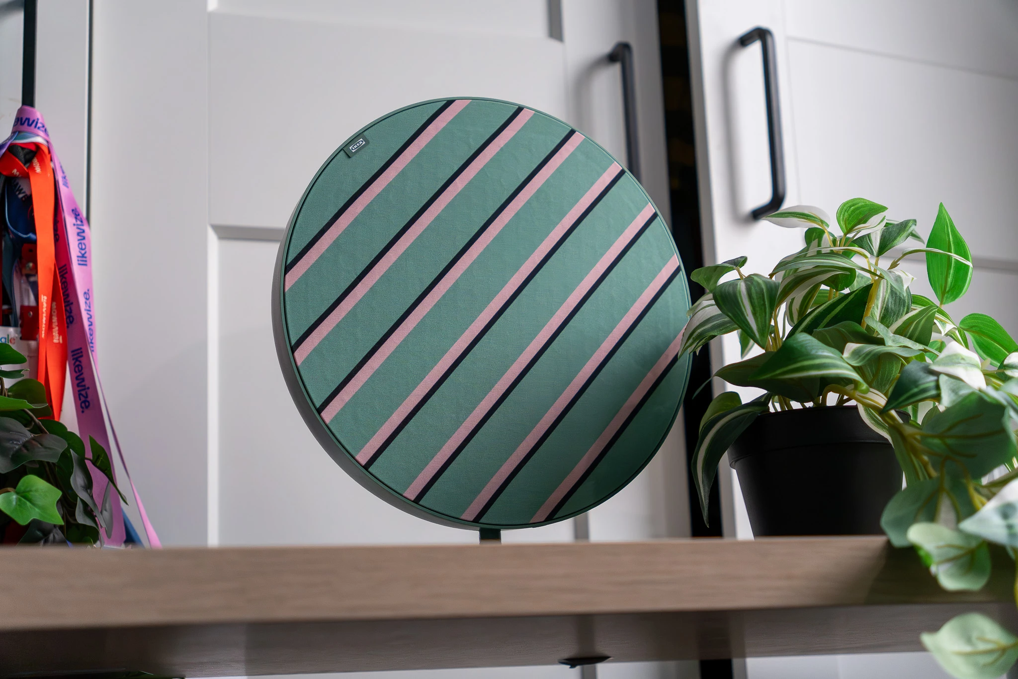 Odkryj grający mebel: tani głośnik, kt&oacute;ry pokochasz (i nie będziesz musiał ukrywać!) 17