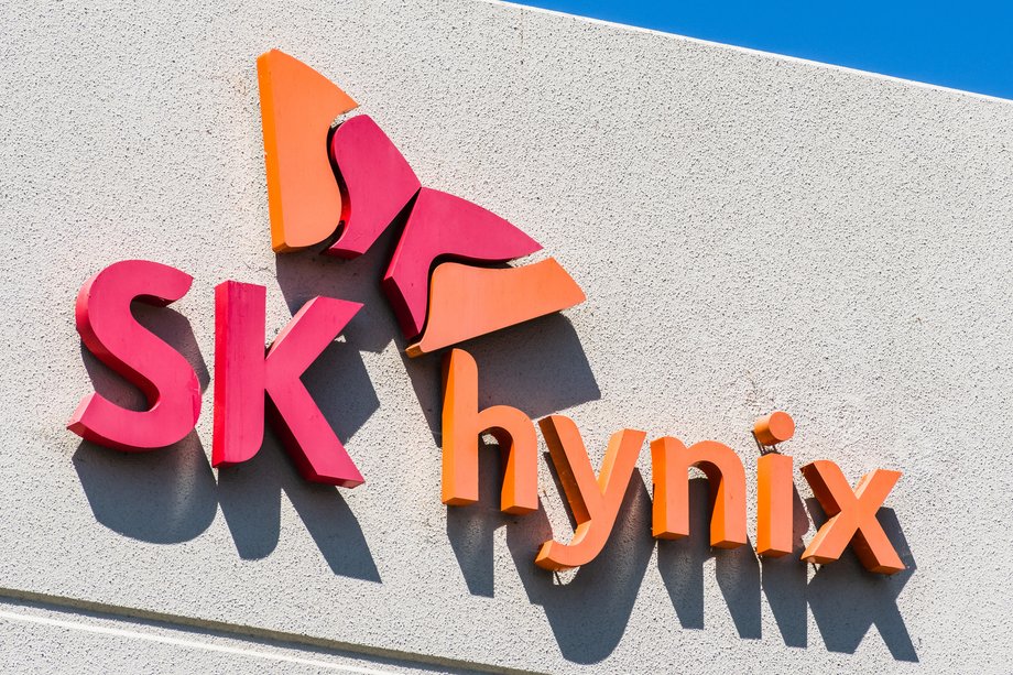 SK hynix wydaje miliardy dolar&oacute;w na nowe maszyny. 