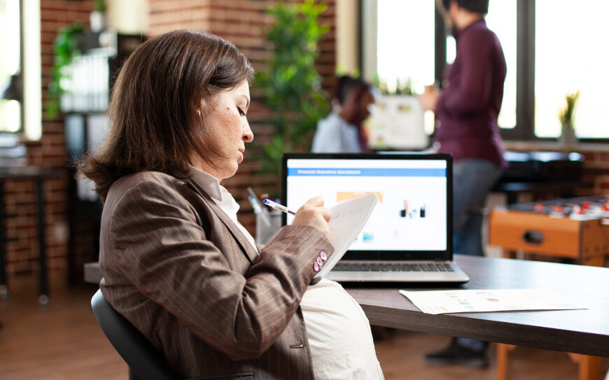 Posłowie PiS inicjują rewizję Kodeksu pracy: trwają kluczowe konsultacje.