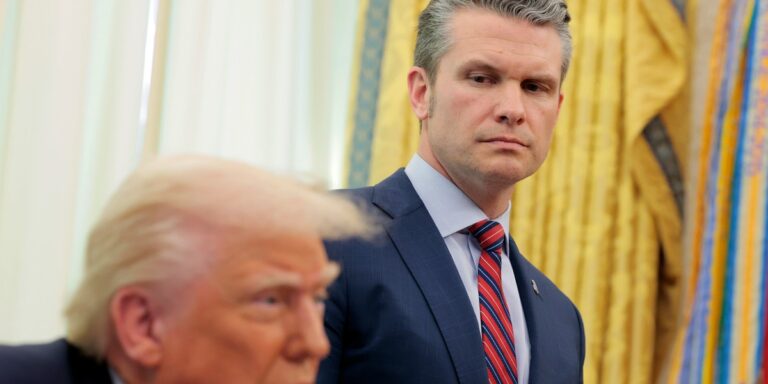 Broker Sekcji Obrony USA – Czy Tajne Inwestycje Osiągnęły Miliony?