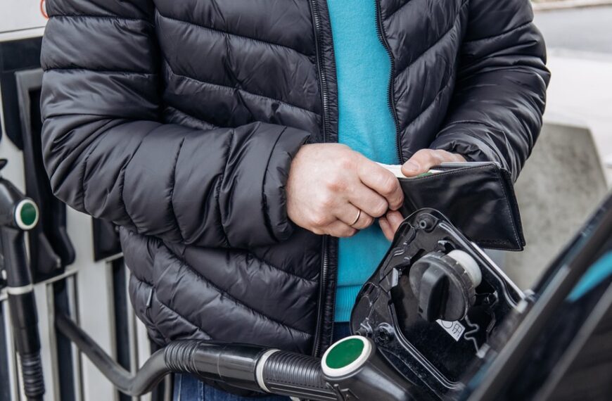 Minister Energii ujawnia: Sprawdź ceny paliw na nadchodzący weekend!