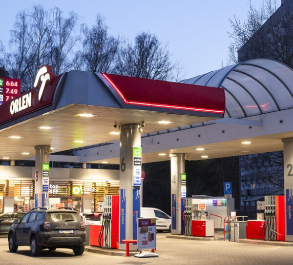 Niemcy tankują w Polsce. Sprawdź, dlaczego benzyna jest&hellip;