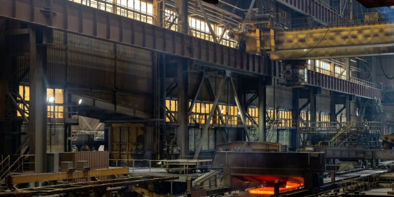 Huta Częstochowa: Giganci branży czekają na zielone światło od UOKiK w kluczowej decyzji