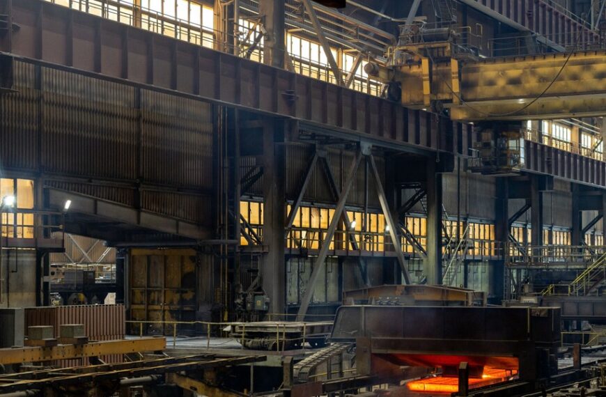 Huta Częstochowa: Giganci branży czekają na zielone światło od UOKiK w kluczowej decyzji