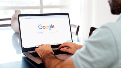 Jak "usunąć się" z Google? Ukryj swoje zdjęcia i inne dane [KROK PO KROKU]