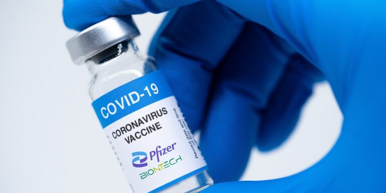 Polska zapłaci miliardy za szczepionki Pfizer – wyrok sądu zaskoczył wszystkich.