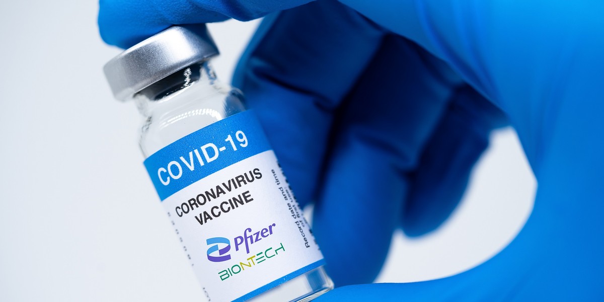 Szczepionka Pfizer przeciw COVID-19. Zdjęcie ilustracyjne. 