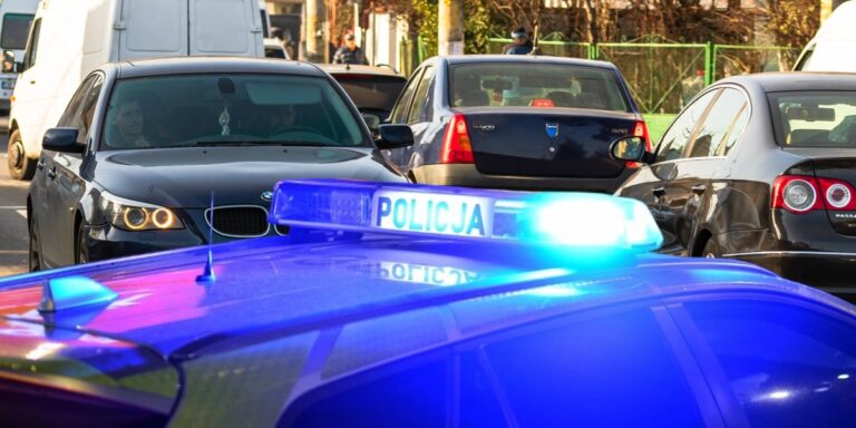 Drift i jazda na jednym kole: Nowe surowe kary dla kierowców wchodzą w życie