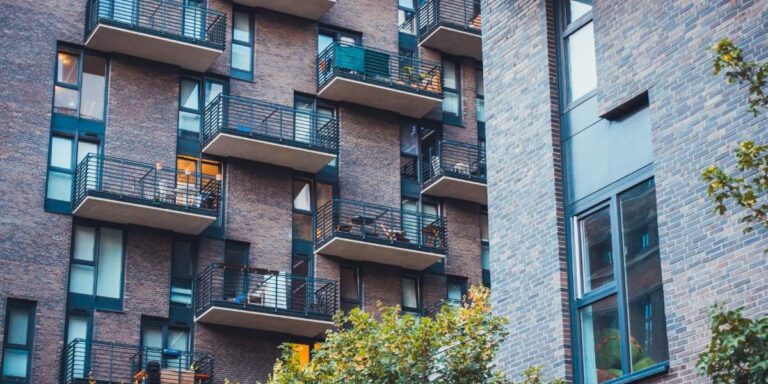 Oszczędź na ubezpieczeniu domu: odkryj CUK Ubezpieczenia z rabatami!