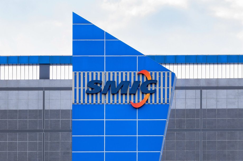 SMIC to najbardziej zaawansowany chiński producent p&oacute;łprzewodnikowej logiki, zdolny do wytwarzania chip&oacute;w w procesie technologicznym klasy 7-5 nm.