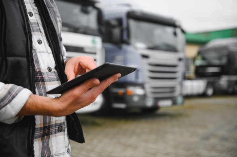 Logistyka potrzebuje rąk do pracy: te zawody znikają z rynku najszybciej