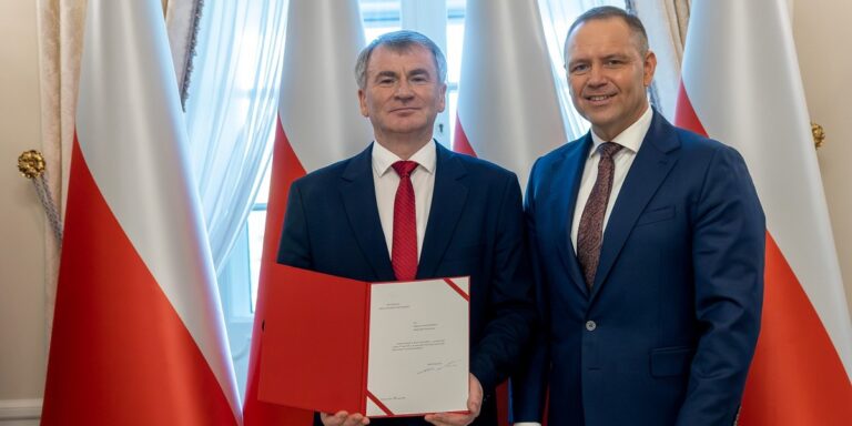 Prezes IPN pod ostrzałem: Co kryje decyzja o Zbigniewie Knapińskim?