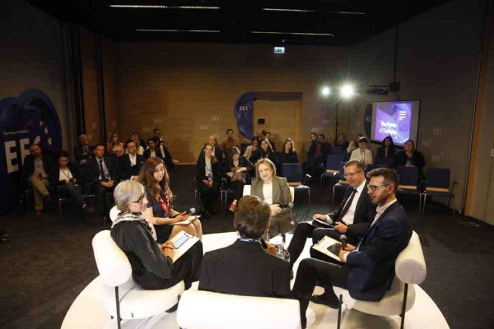 Praca hybrydowa: Czemu sama technologia nie wystarczy do sukcesu? 12