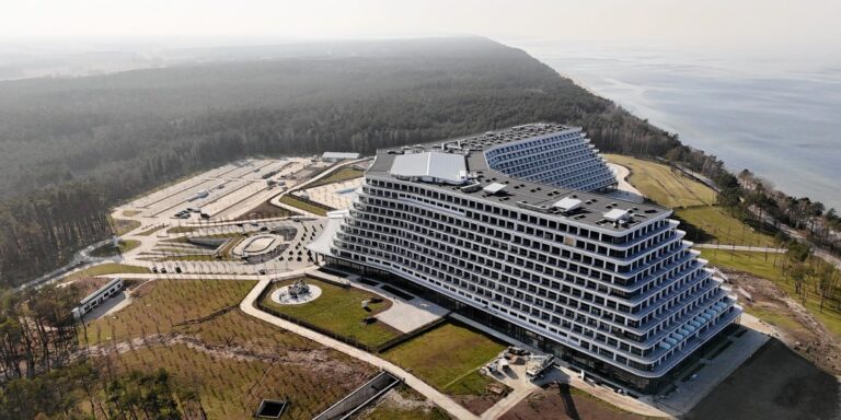 Hotel Gołębiewski święci triumfy: Tłumy szturmują rezerwacje mimo wysokich cen