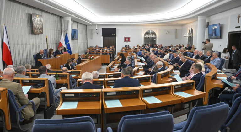 Radcowie prawni pod presją: Senat zatwierdza rewolucyjne zmiany i grozi surowymi karami