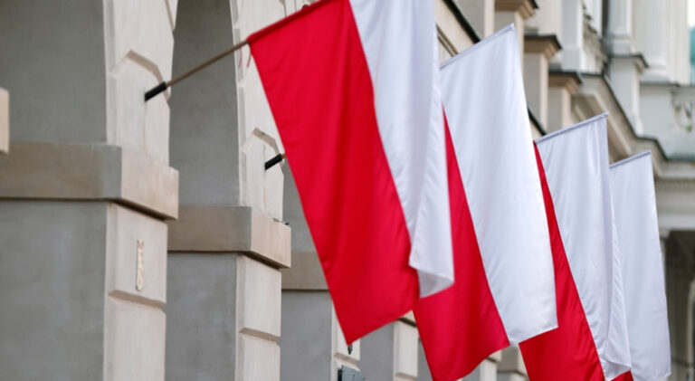 Cudzoziemcy zyskają na milczącej zgodzie urzędu? Zobacz, co się zmieni