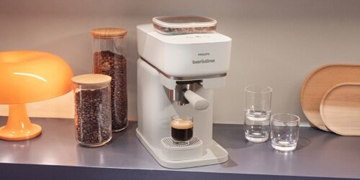 Mały, nowoczesny ekspres Baristina. Jest piękny i skuteczny