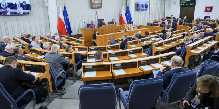 Kryptowaluty wkraczają do Polski: ustawa przechodzi przez Senat, celuje w regulacje