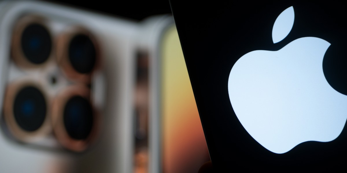 Składany telefon iPhone od Apple napotkał kolejne problemy przed premierą