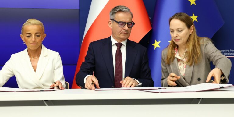 Chrobry rusza z nową spółką: miliardy z KPO trafią do polskiej zbrojeniówki. Chrobry rusza z nową spółką: miliardy z KPO trafią do polskiej zbrojeniówki.