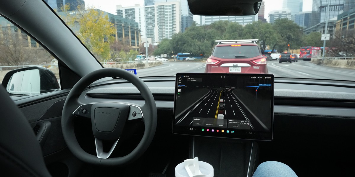 Tesla Robotaxi na ulicach Austin