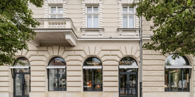 W.KRUK rozszerza obecność w sercu Warszawy: otwarcie dwóch nowych salonów na Placu Trzech Krzyży