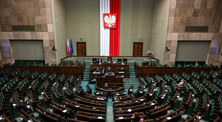 Rząd i Lewica burzą porządek płacy minimalnej. Jeden haczyk to zmienia