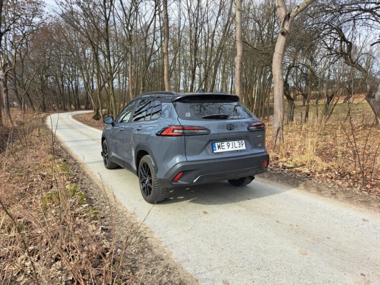 Toyota Corolla Cross 2.0 Hybrid: Odkryj oszczędność, która rewolucjonizuje jazdę SUV-em