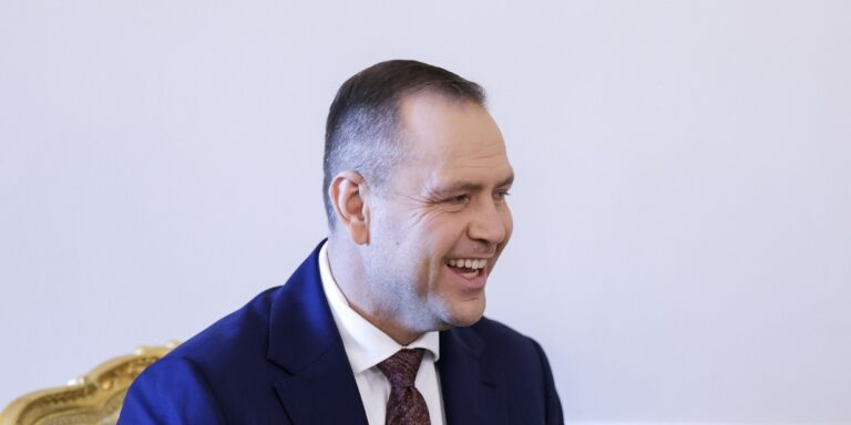 Karol Nawrocki zmienia prawo wodne: nowe zasady dla wody pitnej