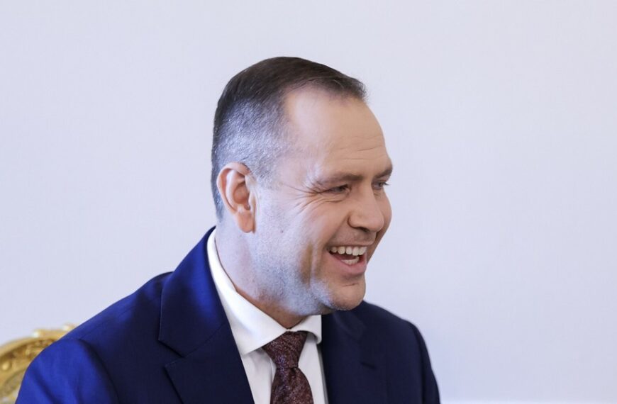 Karol Nawrocki zmienia prawo wodne: nowe zasady dla wody pitnej