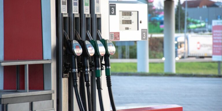 Odkryj najnowsze ceny paliw: Ministerstwo Energii ujawnia stawki na wtorek