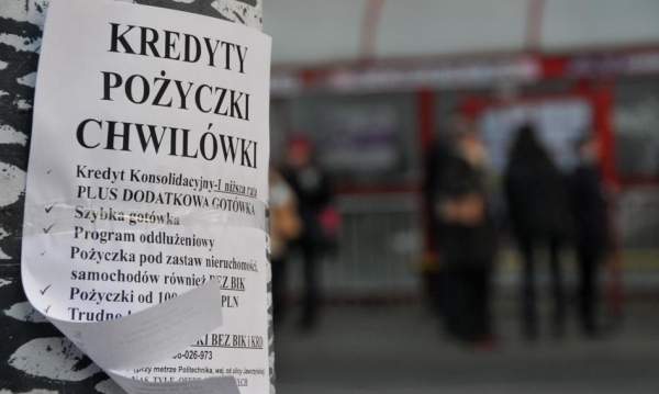 Chcieli chronić, a zaszkodzili? Miliony Polak&oacute;w wypchnięte do pożyczkowego podziemia