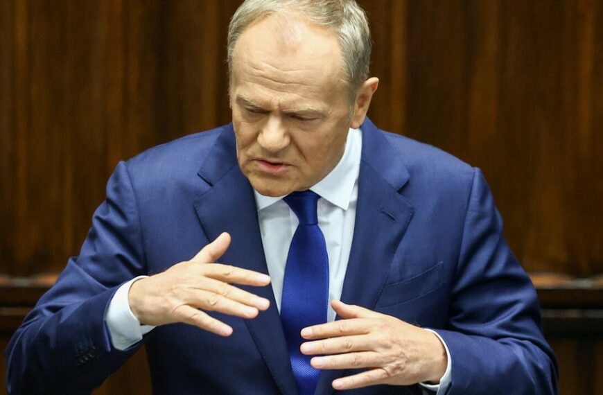 Tusk ujawnia kluczowe szczeg&oacute;ły umowy SAFE. Decyzja w piątek!