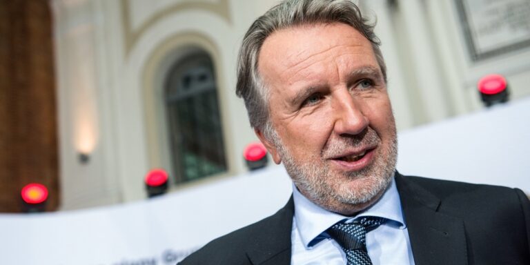Jak potentat stracił miliardy: Krach finansowy i exodus pracowników