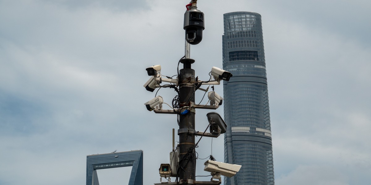 Kamery r&oacute;żnych system&oacute;w monitoringu w Szanghaju (Chiny)