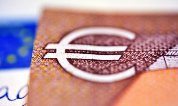 Polska gospodarka kontratakuje: Jak inwestycje hamują europejskie spowolnienie?