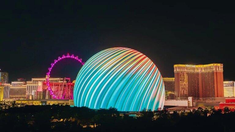 Świat zachwyca się Las Vegas: LED-owa kula podbija kolejne metropolie