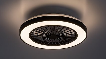 Nowy trend: też zamontujesz lampę sufitową wi-fi z wentylatorem?
